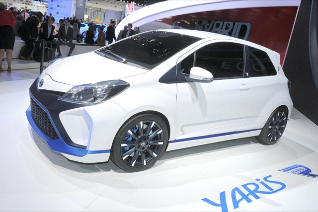 Toyota-Yaris-Hybrid-R
